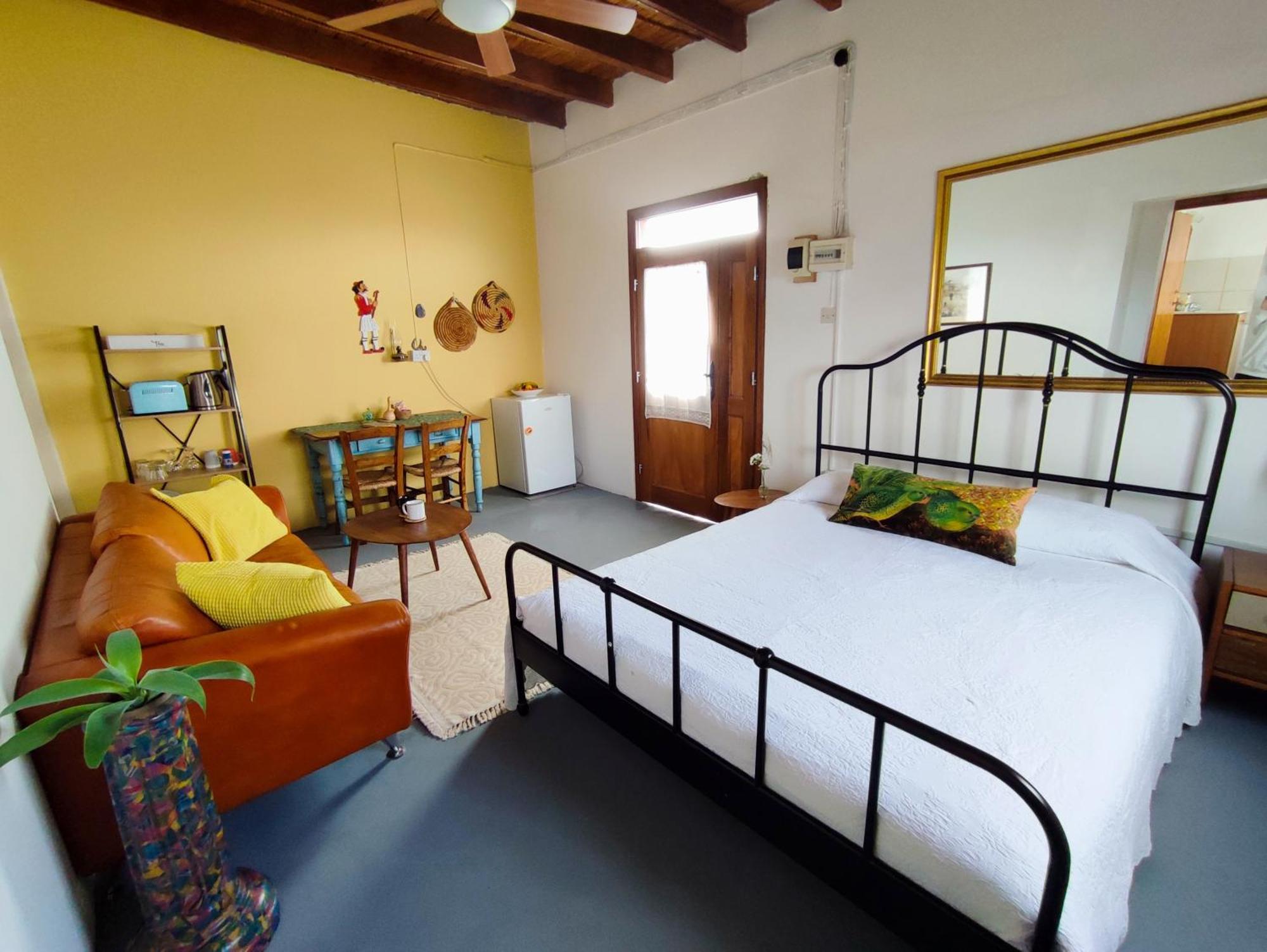Faith'S Stone House Guest House Simou Екстериор снимка