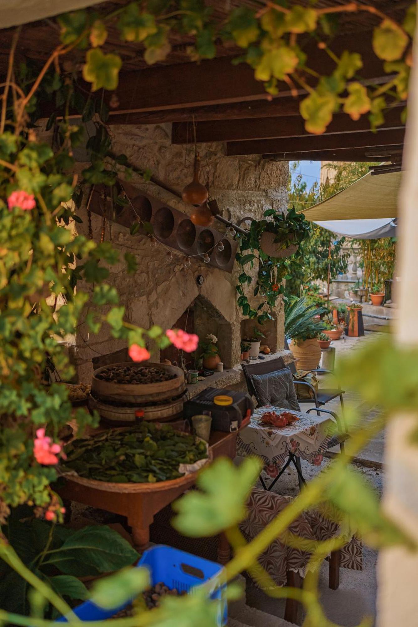 Faith'S Stone House Guest House Simou Екстериор снимка
