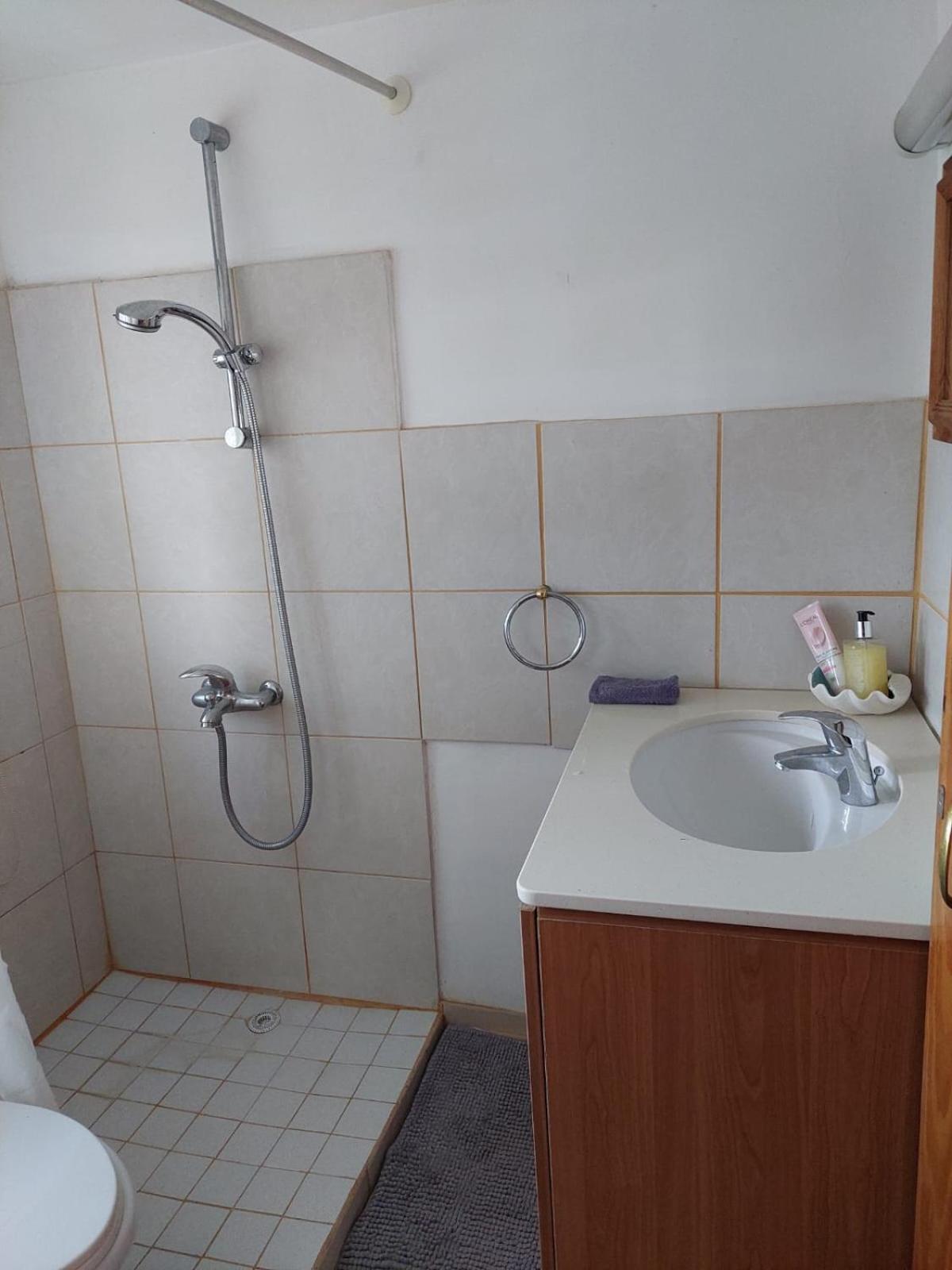 Faith'S Stone House Guest House Simou Стая снимка