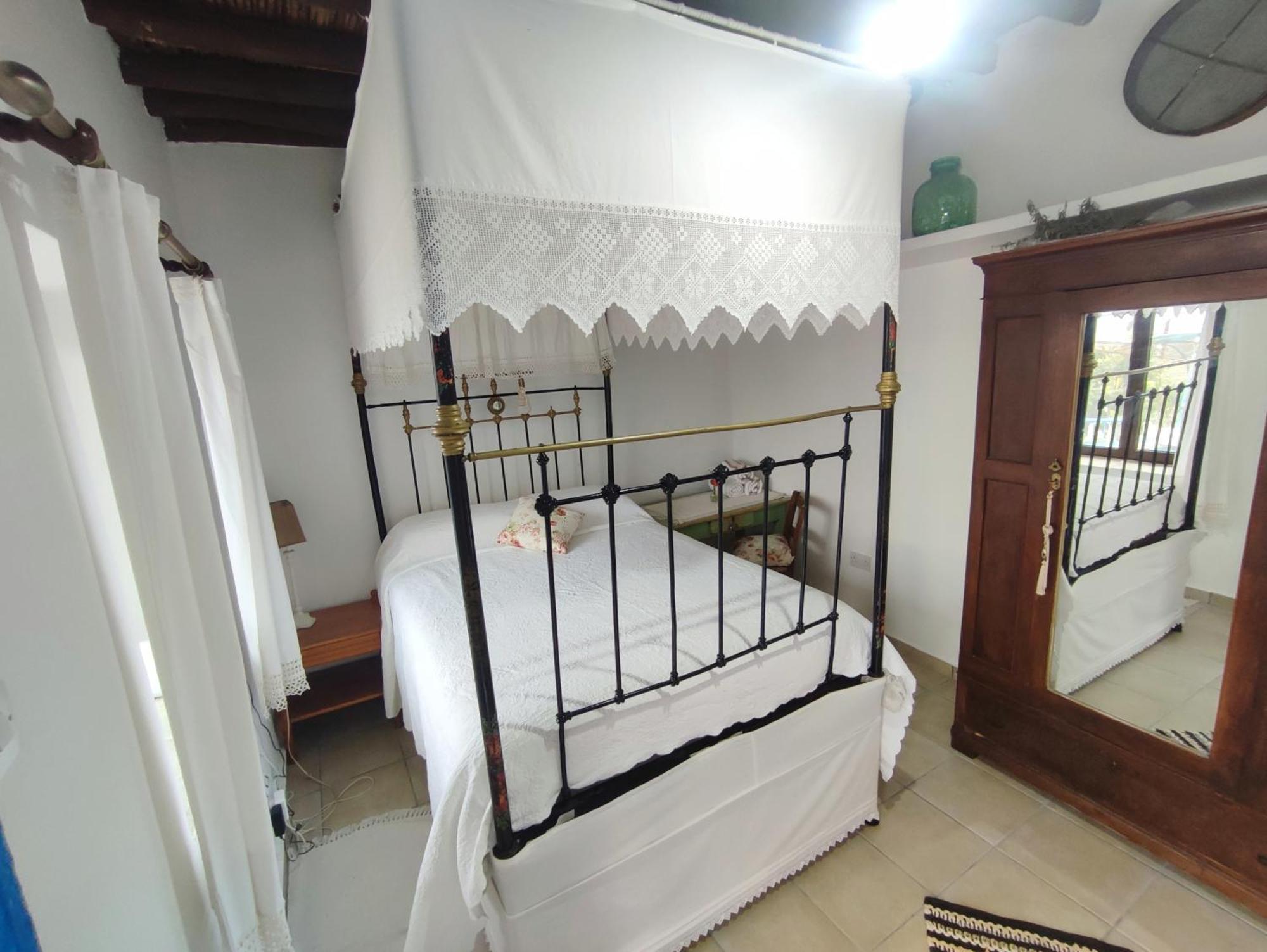Faith'S Stone House Guest House Simou Екстериор снимка