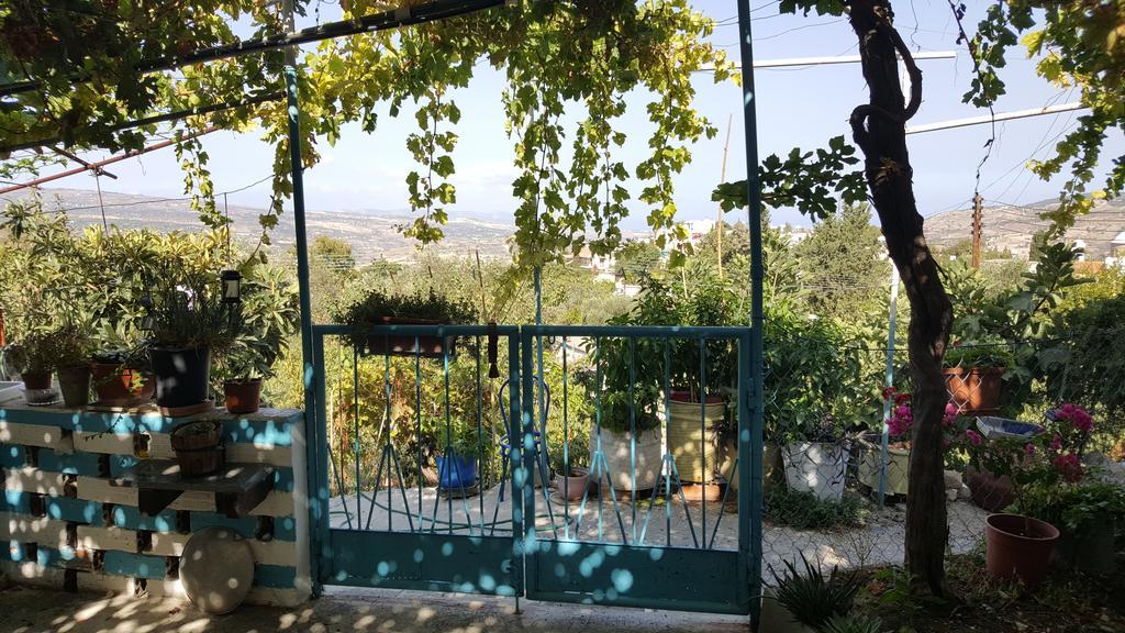 Faith'S Stone House Guest House Simou Екстериор снимка